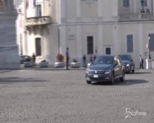 Governo, l'ingresso di Conte nel cortile del Colle