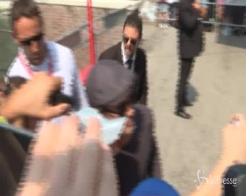 Cinema, a Venezia fan in delirio per Brad Pitt