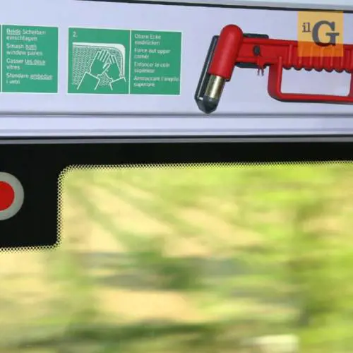 Magrebino rapina 23enne sul treno minacciandolo con un martello: indagini in corso