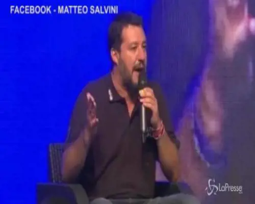 Salvini contro Conte: "Va a braccetto con la Merkel"