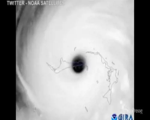 Dorian, l'occhio del ciclone ripreso dal satellite