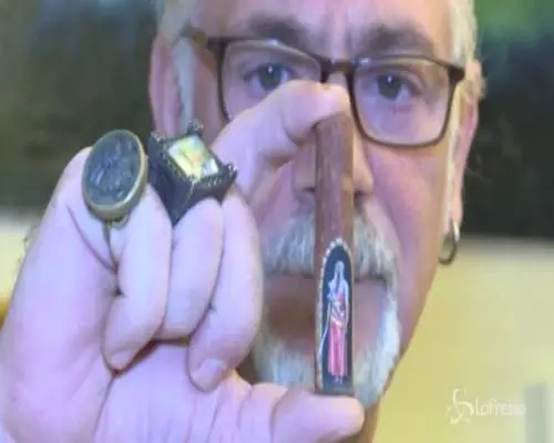 Nella bottega di "Micro-angelo", autore di capolavori in miniatura