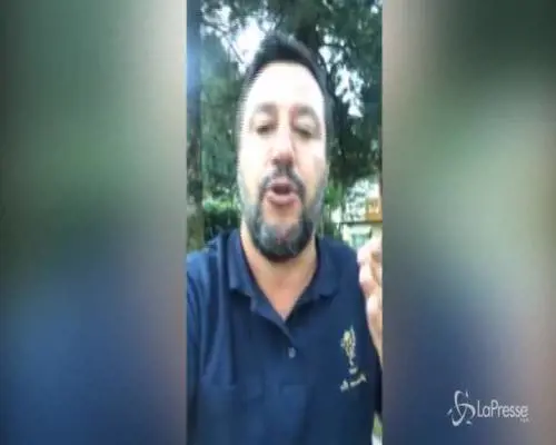 Salvini: "Lo riconosco, il Pd è 1-0 sulla Lega, ma il rigore è inesistente"