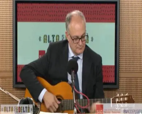 Quando il neo ministro all'Economia Gualtieri suonava "Bella Ciao"