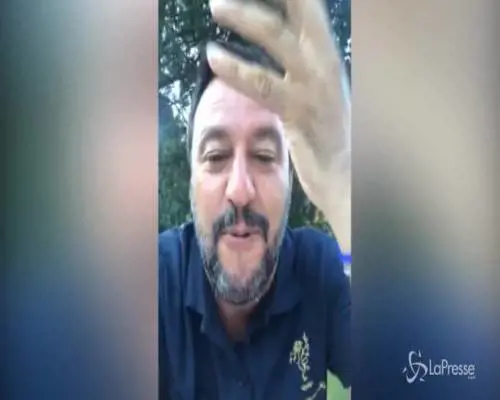 Tassa sulle merendine: Salvini attacca il neo ministro dell'istruzione