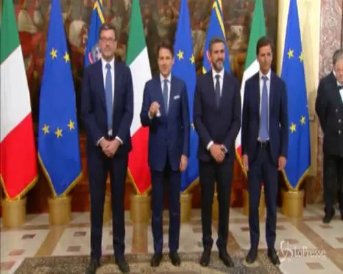 Da Conte a Conte bis, il premier passa a se stesso la campanella