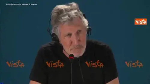 Migranti, il monito di Roger Waters: "Non vengono per rubarvi la pizza"
