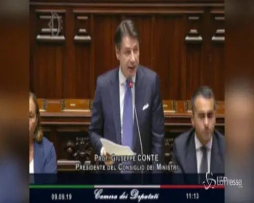 Governo, Conte: "Al servizio del Paese con disciplina e onore"