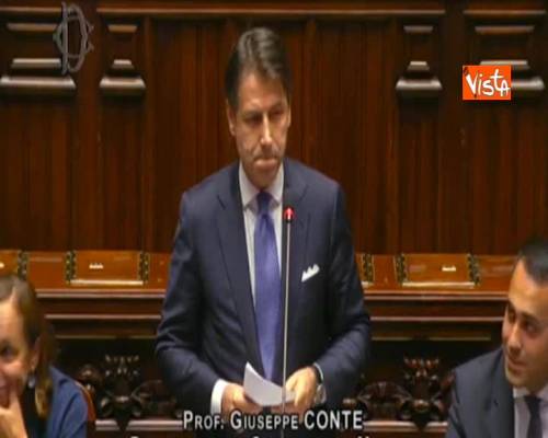 Conte ai leghisti: "Irresponsabili". E i deputati gli urlano "Buffone!"