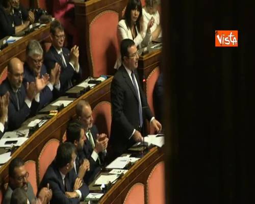 “Dignità, dignità” il coro della Lega in Aula al Senato contro il Governo