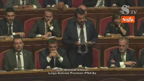 Salvini a Conte: "Renzi diceva che lei è imbarazzante, oggi le vota la fiducia"