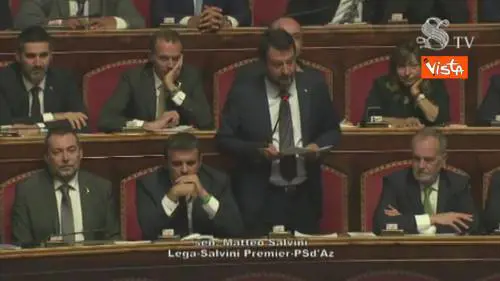 Salvini a Conte: "Renzi diceva che lei è imbarazzante, oggi le vota la fiducia"