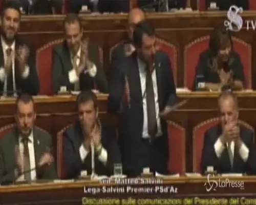 Casellati sbaglia nome, Salvini divertito: "Casini no!"