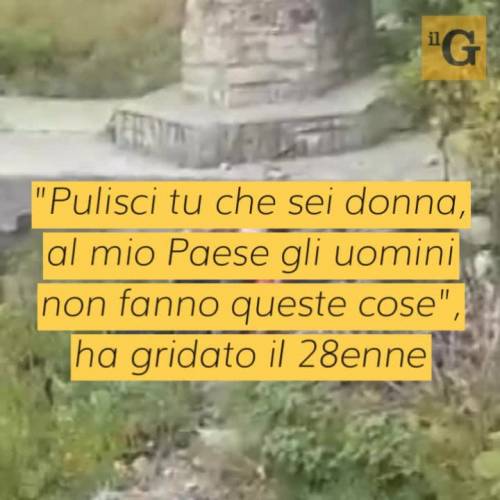 Straniero vomita al market e minaccia di morte la cassiera che lo invita a pulire: "Fallo tu donna"