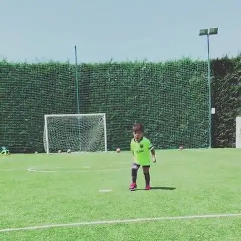 Mateo Messi segna ed esulta come il padre: il video è già virale