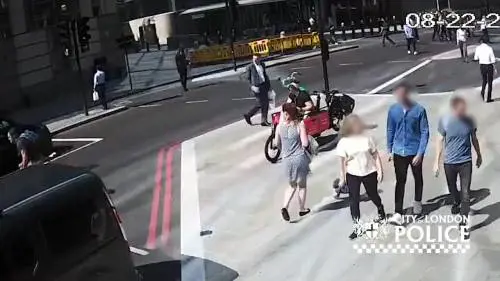 Londra, il ciclista prende a testate l'uomo d'affari