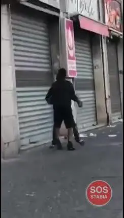 Rissa in strada tra due stranieri: choc a Castellammare di Stabia