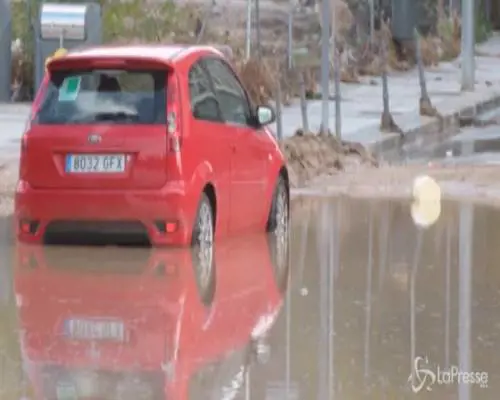 Piogge torrenziali in Spagna, inondazioni anche vicino a Madrid