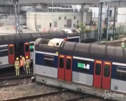 Hong Kong, deraglia treno all'ora di punta: diversi feriti