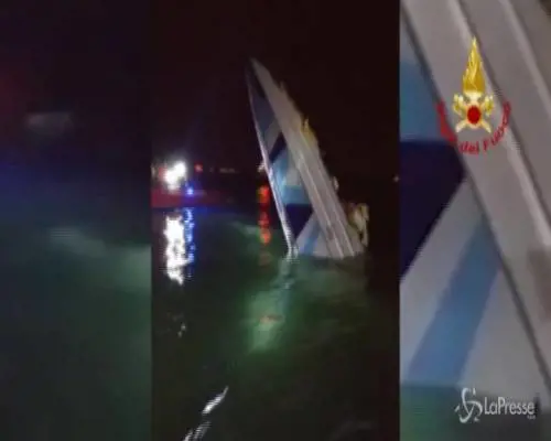 Tragedia a Venezia, motoscafo si schianta contro la diga: 3 morti