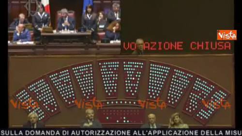 Aula dice no all'arresto di Sozzani: scoppia la bagarre