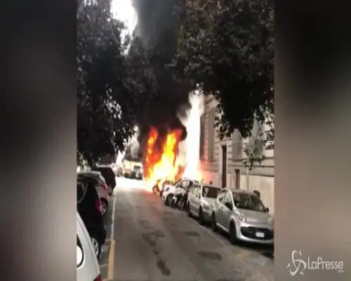 Roma, incendiati cassonetti nel quartiere Prati