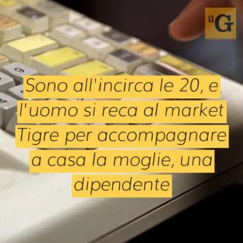 Accoltellato durante rapina al market per proteggere la moglie, 50enne in serie condizioni