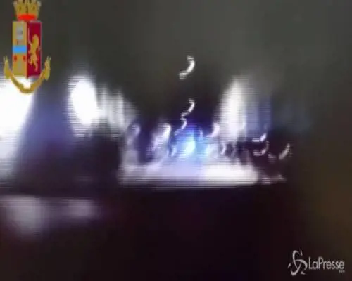 Segrega e vende figlie in matrimonio: primo arresto per Codice Rosso