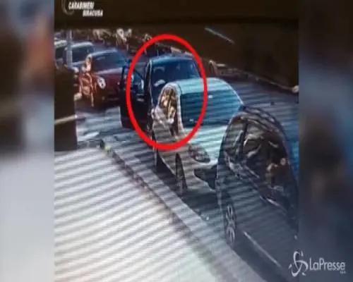 Siracusa, tenta rapina a donna incinta armato di coltello