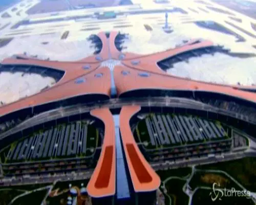 Inaugurato a Pechino il nuovo aeroporto: è il più grande del mondo
