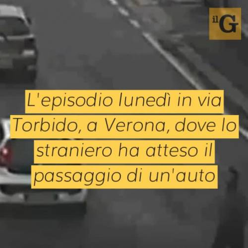 Marocchino simula incidente sulle strisce pedonali: smascherato, rischia querela