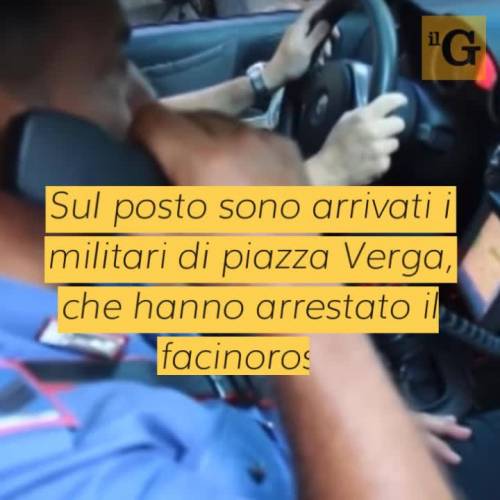 Marocchino esige soldi per parcheggio e minaccia carabinieri: "Sei pezzo di me**a"