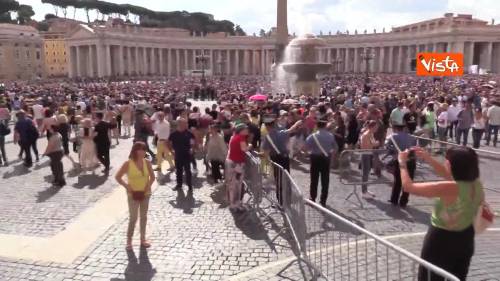 Messa per la Giornata Mondiale del Migrante, folla in Piazza San Pietro