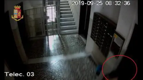 Roma, botte a 79enne per rapinarla: in manette finiscono 2 romeni