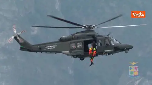  Le Frecce Tricolore si specchiano sul Lago di Como, a Varenna dopo 16 anni 