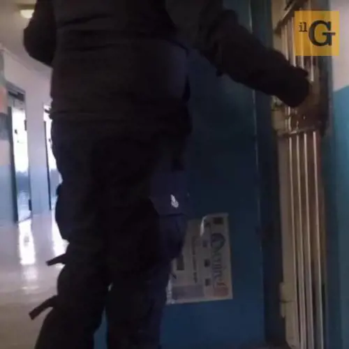 Albanese incendia materasso: paura nel carcere di Ferrara