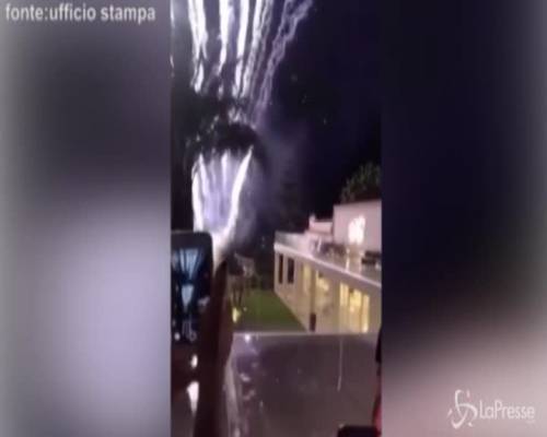 I 30 anni di Stefano De Martino, torta e fuochi d'artificio