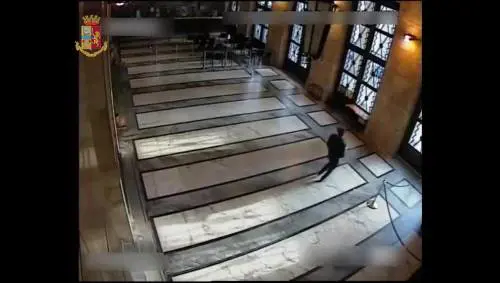 Il video della fuga del killer di Trieste dopo gli omicidi