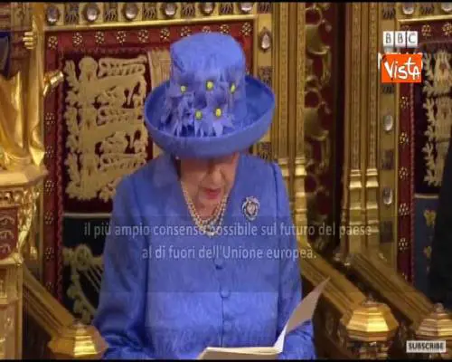La Regina Elisabetta in campo per una Brexit "con accordo"