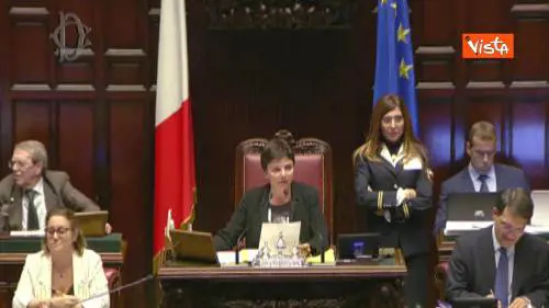 Galantino passa dal M5s a Fratelli d'Italia, esplode la bagarre in aula 