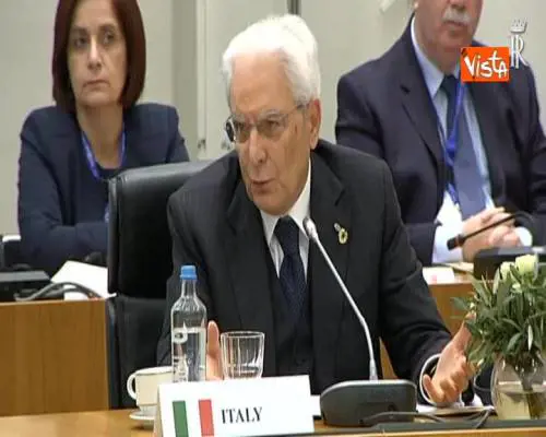 Mattarella: "Difesa comune UE sia complementare alla Nato"