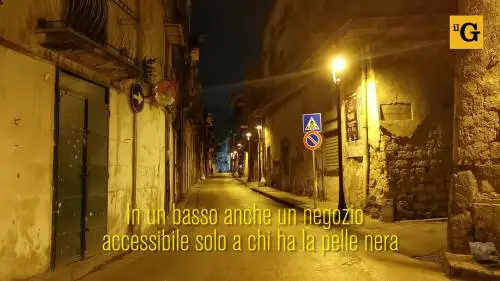 Nel caseggiato del centro il negozio-bordello per neri