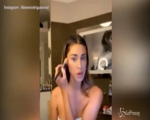 I primi make up tutorial di Belen, i fan la riempiono di complimenti