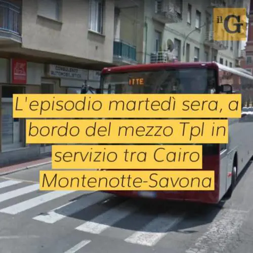 Rissa tra gambiani sul bus e insulti all'Italia, incubo dei passeggeri: "Abbiamo temuto il peggio"