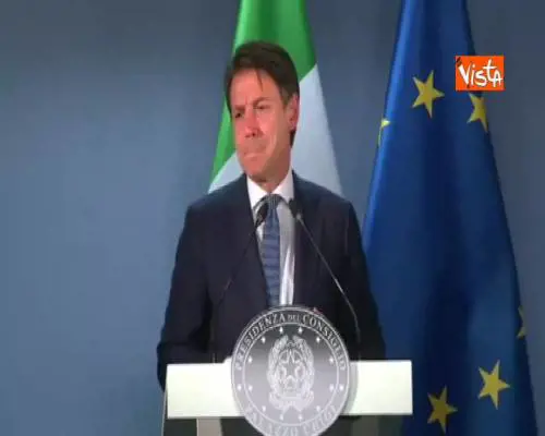 Conte scherza sulla proposta Grillo: "Voto agli anziani? Facciamo sondaggio"