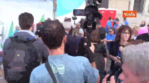 Gad Lerner contestato sotto al palco della manifestazione di centrodestra a San Giovanni