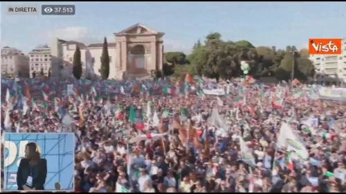 Berlusconi a San Giovanni: "Questa è la nostra piazza, sono commosso"