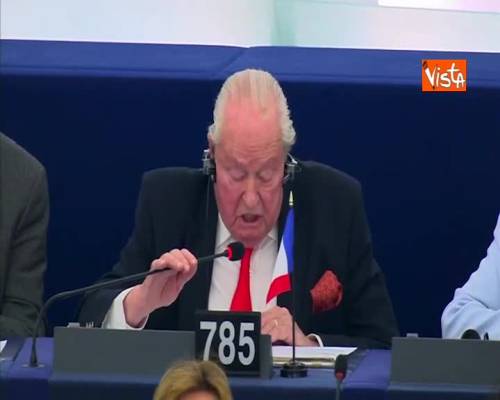 Jean-Marie Le Pen dà l'addio al Parlamento europeo