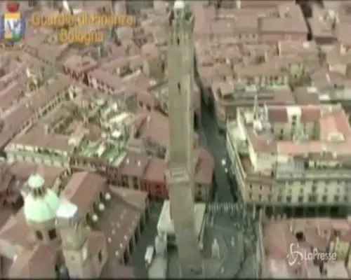 Falso in bilancio e manipolazione mercato: blitz contro società bolognese