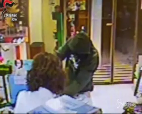 Rapina 10 farmacie in 20 giorni: arrestato un 46enne romano